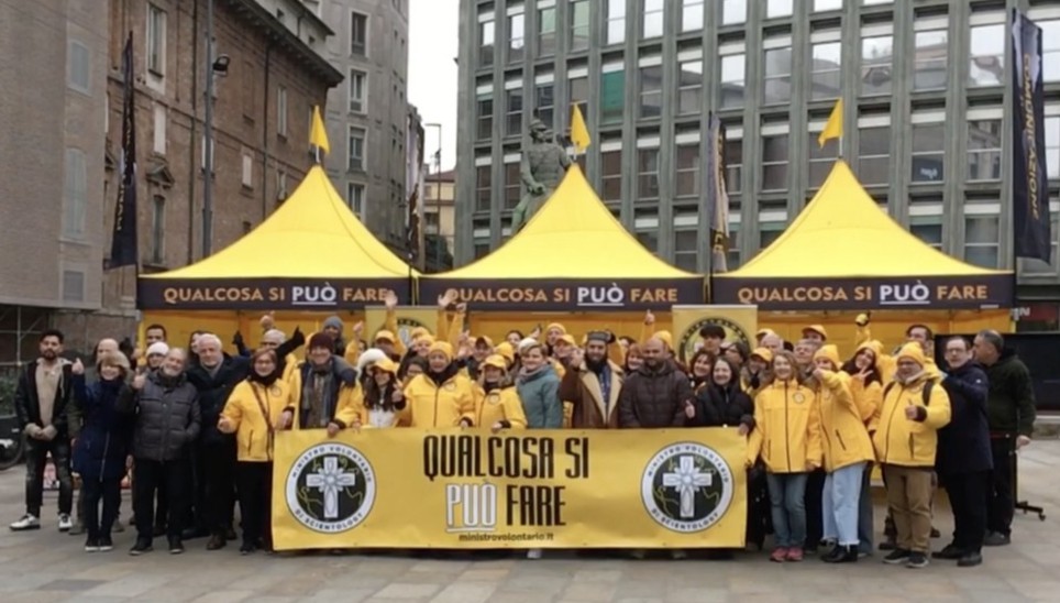 Piazza Missori accoglie la Tenda Gialla – Tre giorni di volontariato under zero con i Ministri di Scientology