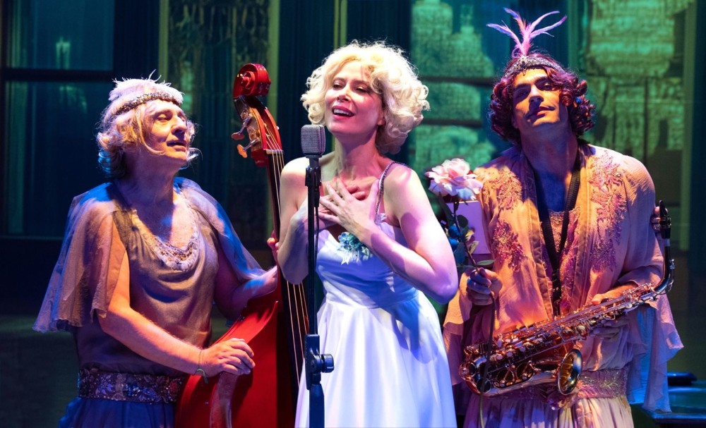 “A qualcuno piace caldo” torna a teatro: il mito di Billy Wilder rivive in scena con Euridice Axen