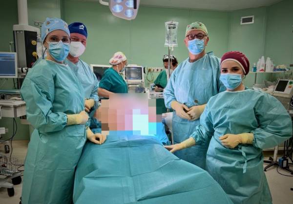 Intervento chirurgico record al San Filippo Neri: asportato un tumore ginecologico di 45 kg