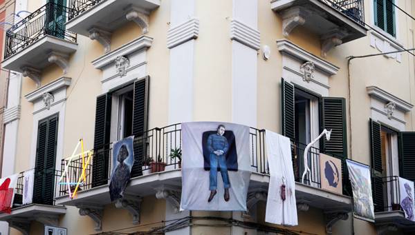 Una Mostra Unica nel Suo Genere: Il Mattino ha Lory in Bocca