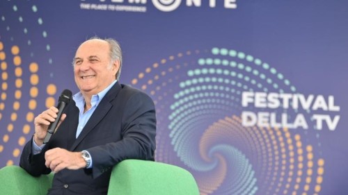 Gerry Scotti apre il Festival della TV di Dogliani — quindicesima edizione dal 29 al 31 maggio 2026